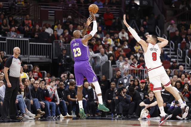 开云Kaiyun官网入口-狂轰46+7+11！东契奇大杀四方！湖人拒逆转，詹姆斯下半场划水